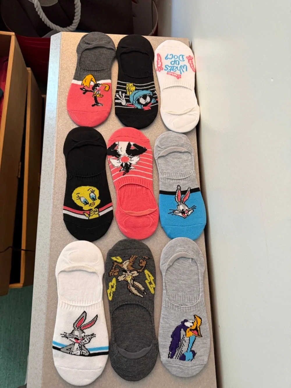 9-pairs Looney Tunes No-Show Socks Tweety, Bugs & Friends - Multi Color FUN
